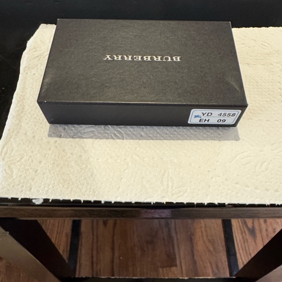 Burberry Checkered Beige and Black with red Card Holder - Picture 6 of 10